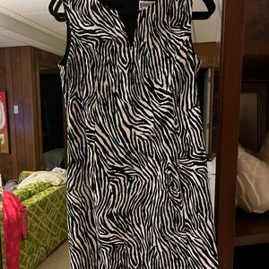Robbie Bee Black and White Sheath Midi Dress
